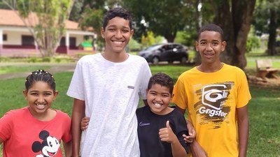 Grupo de irmãos sonha em ser adotado para compartilhar momentos com a família