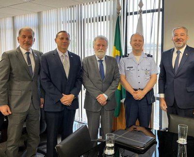 Representantes do Comando da Aeronáutica visitam o TJDFT