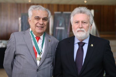 Ex-Presidente do TJDFT recebe Medalha de Reconhecimento do CONSEPRE