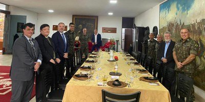 Presidente do TJDFT e Comandantes Militar do Planalto e do 1º RCG celebram parceria institucional