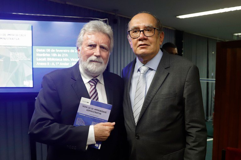 Presidente do TJDFT prestigia lançamento de livro do Ministro Gilmar Mendes