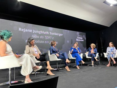 Violência contra a mulher: Juízas do TJDFT participam de seminário, debate e palestras