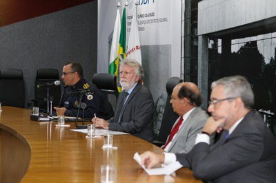 Presidente do TJDFT participa de diplomação  de policiais judiciais em curso da PMDF