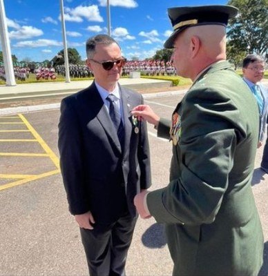 Juiz do TJDFT recebe comenda do Exército Brasileiro