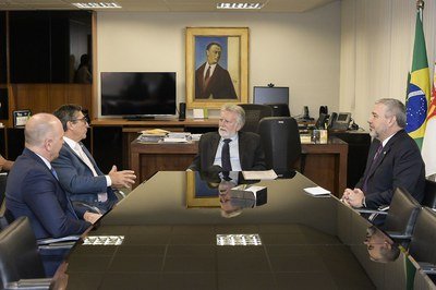 Presidente do TJDFT recebe visita institucional do Ministro do STM