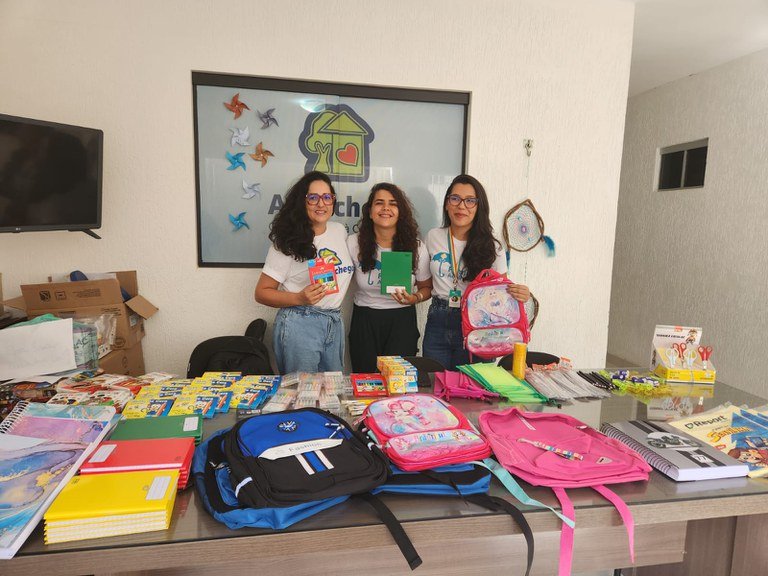 Rede Solidária entrega materiais escolares recebidos em campanha