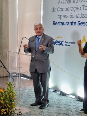 1º Vice-Presidente do TJDFT participa de assinatura do acordo de cooperação do restaurante Sesc na CLDF