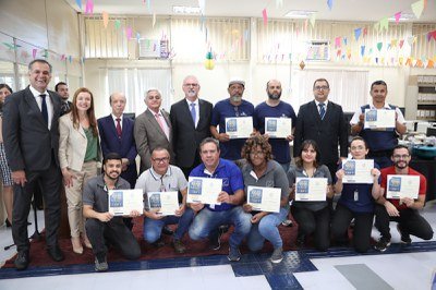 TJDFT homenageia servidores terceirizados do setor de digitalização