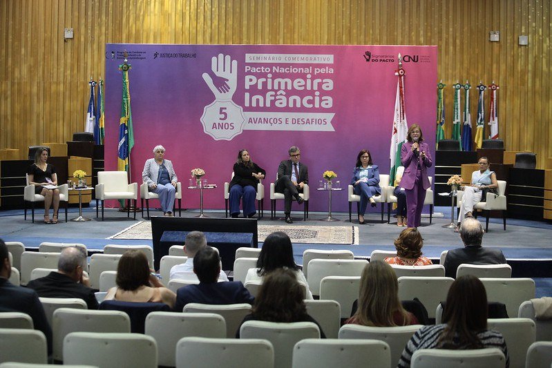 Seminário internacional encerra ações de engajamento do TJDFT no Mês da Primeira Infância