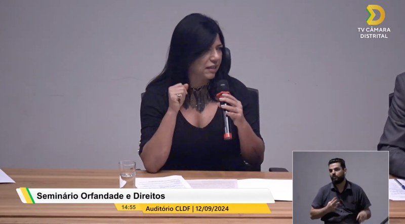 Servidora da  CIJ fala sobre ações do Tribunal em seminário sobre orfandade