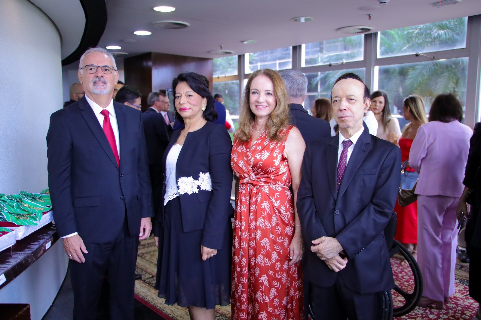 Presidente e Desembargadores do TJDFT recebem comenda da Ordem do Mérito de Contas Ruy Barbosa