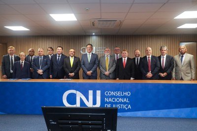 Corregedor do TJDFT participa de reunião no CNJ para definir diretrizes da nova gestão