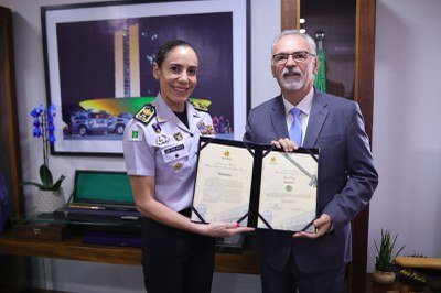 Presidente do TJDFT é homenageado com Medalha Tiradentes